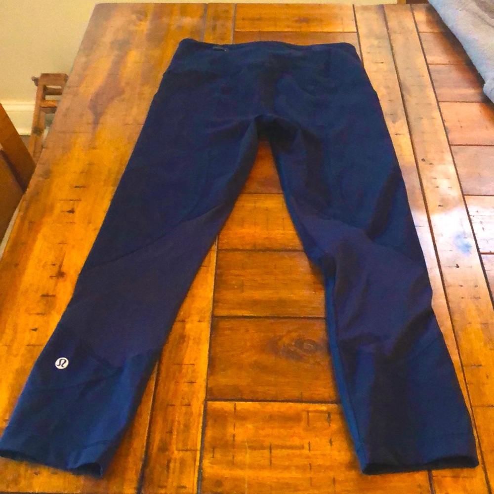 Lululemon navy crops size 2